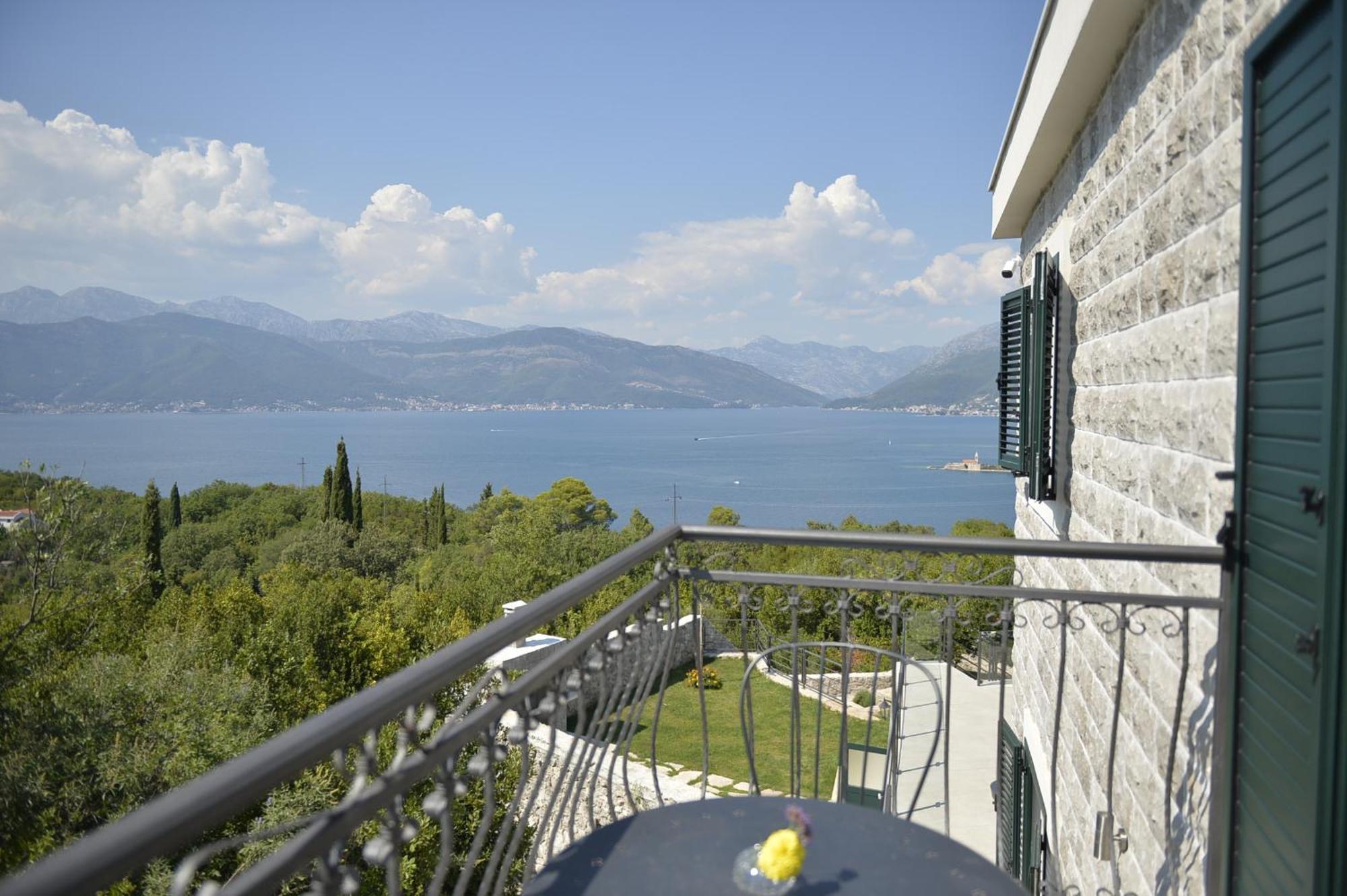Villa Vista Azzurra تيفات المظهر الخارجي الصورة